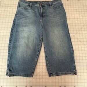 Women’s Shorts, Gloria Vanderbilt, Knee length, Blue Medium Wash Denim Size 14